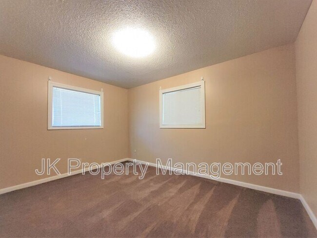 Building Photo - 4609 5th Ave S