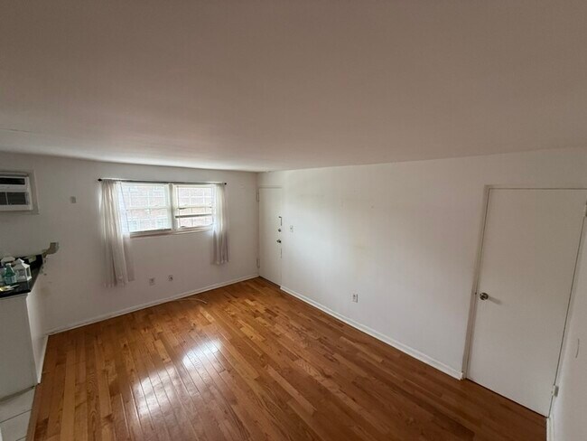 Building Photo - 4134 Longshore Ave