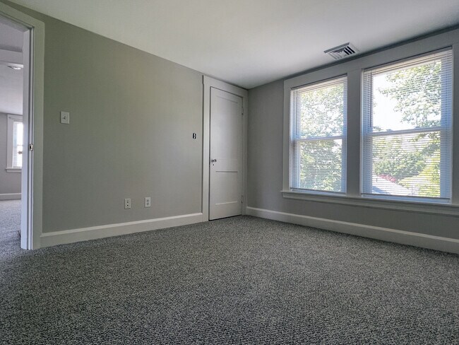 Office Area or Den - 529 Hildreth St