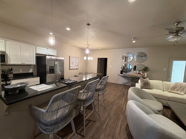 Building Photo - 2111 10th St