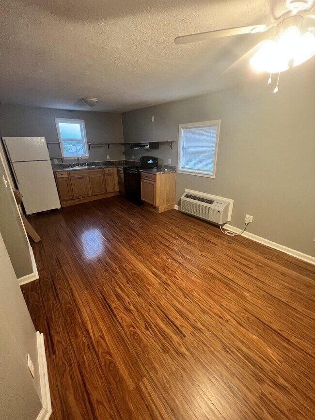 Building Photo - "1-Bedroom upstairs apartment on Main St with Full Bath in West Point!"