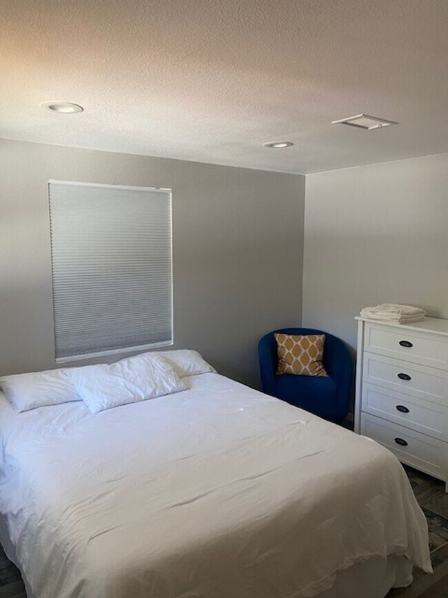 Building Photo - WRIGHTWOOD HOME