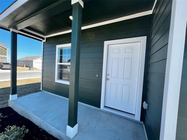 Building Photo - 2400 Fullmoon Dr