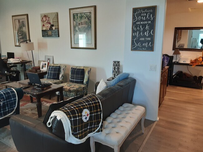 Building Photo - 496 Christina Ct