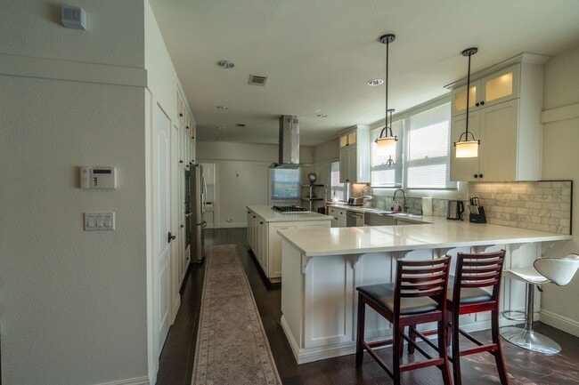 Building Photo - 6407 Dix St