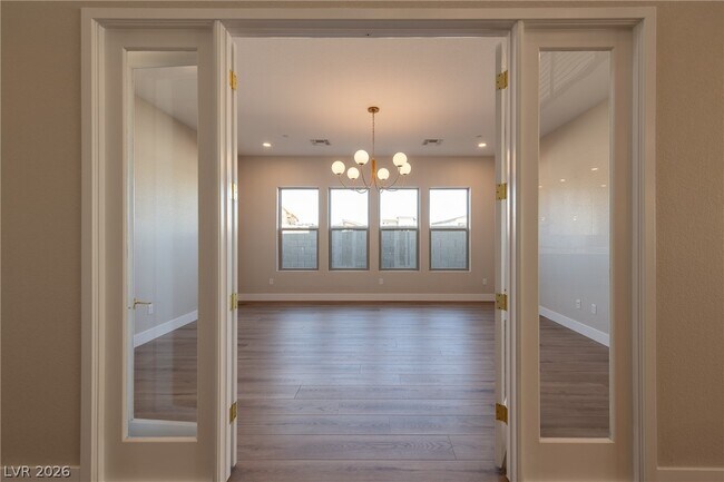 Building Photo - 5086 Cyn Xing St