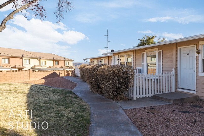 Building Photo - Newly Remodeled 1 Bedroom Condo