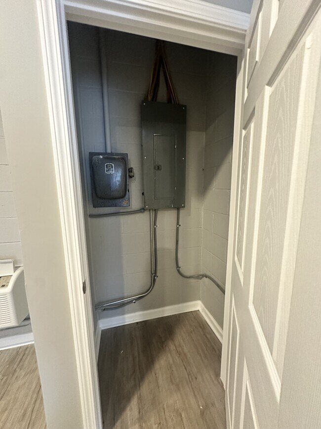 Building Photo - 115 Means Ave