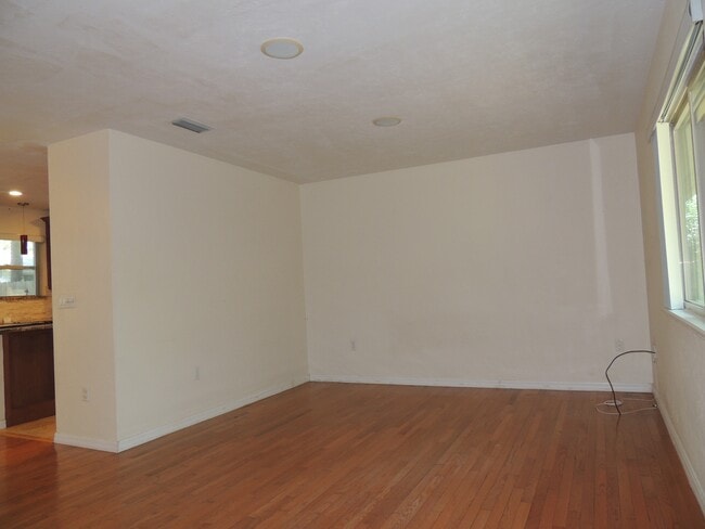 Building Photo - 2904 NW 40 Pl