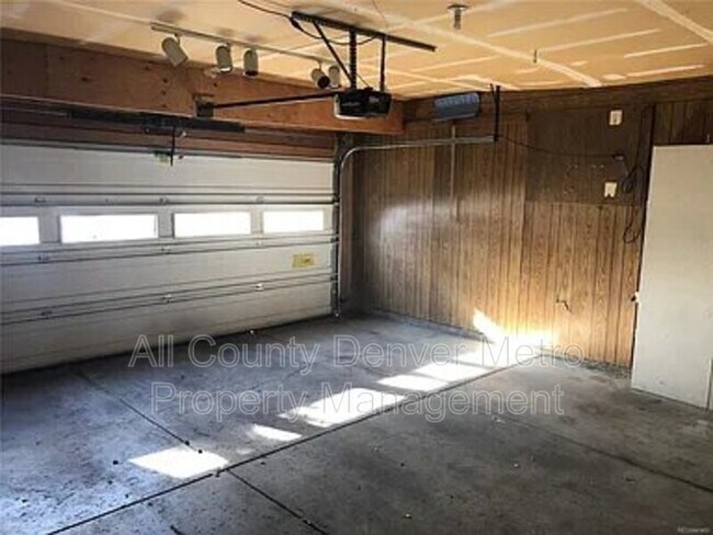 Building Photo - 1660 S Deframe Ct