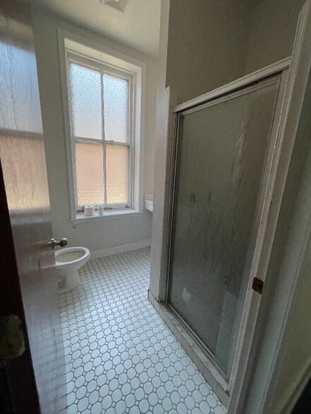 Building Photo - 208 S 41st St