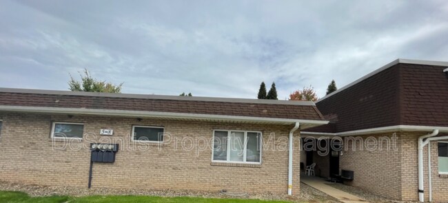 Primary Photo - 8 Lunar Ln