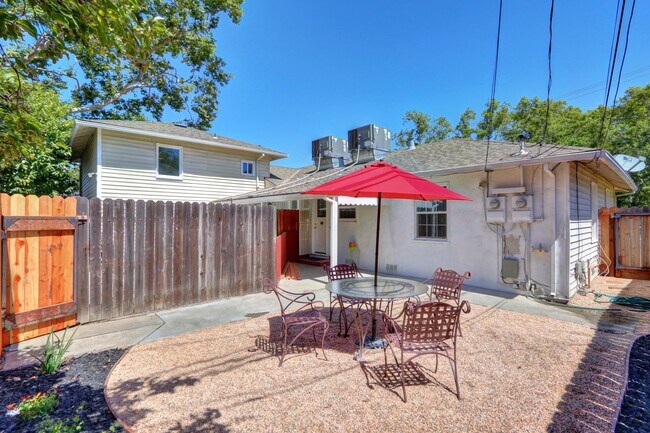 Building Photo - 5400-5402 Folsom Blvd