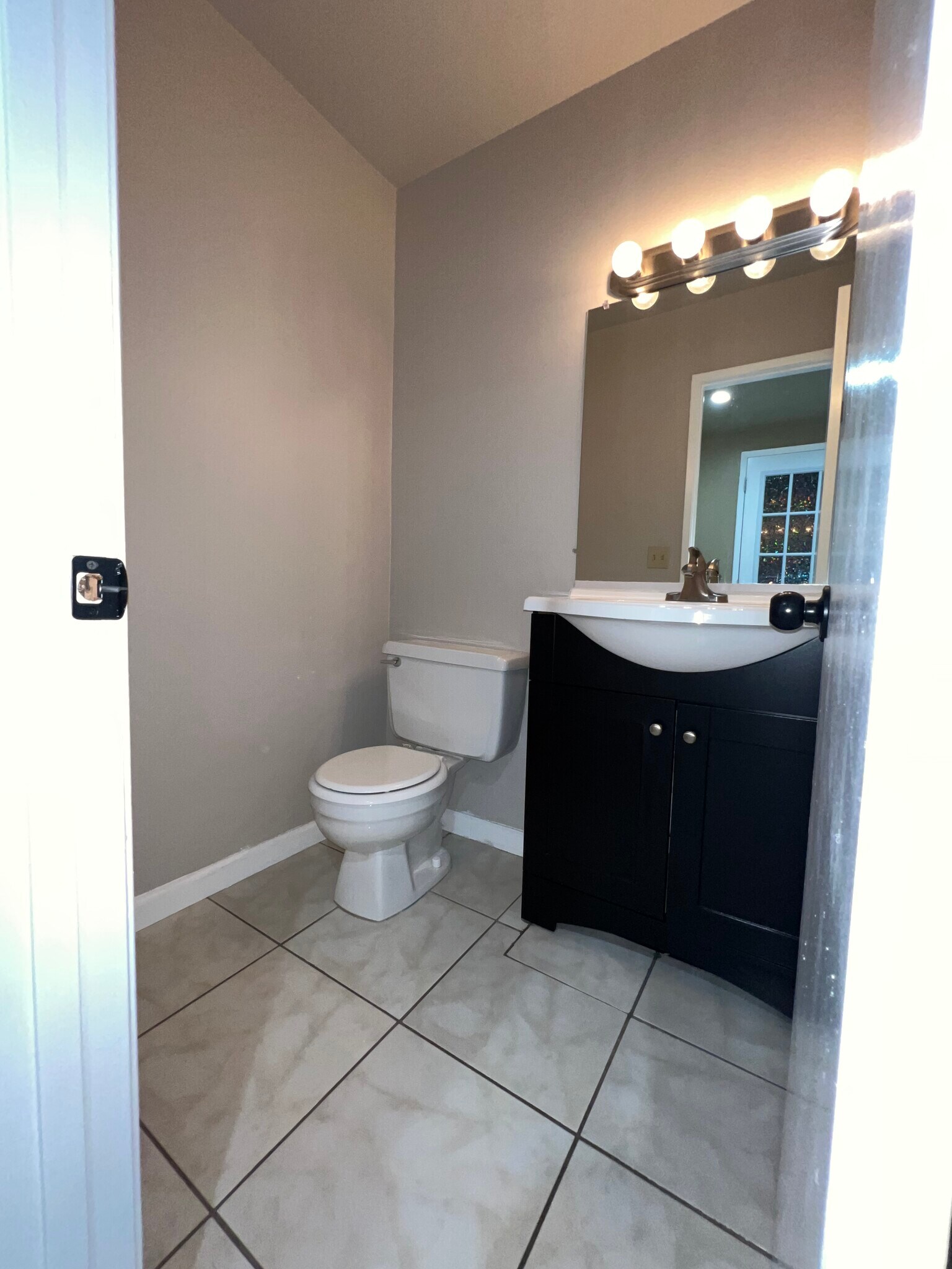 Building Photo - 2516 Wanek Rd