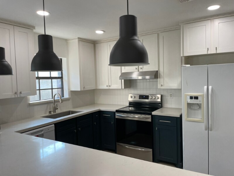 Building Photo - 2201 Pin Oak Rd