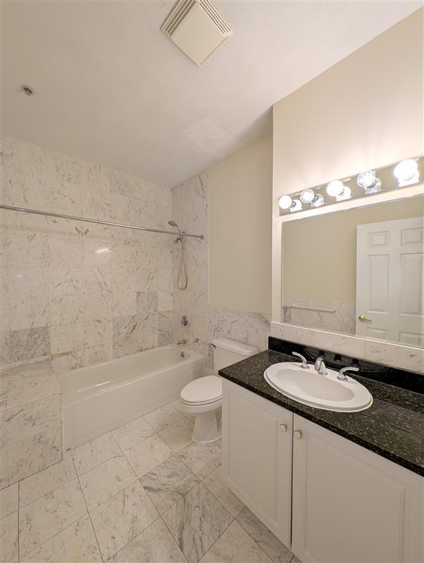 Building Photo - 373 Highland Ave