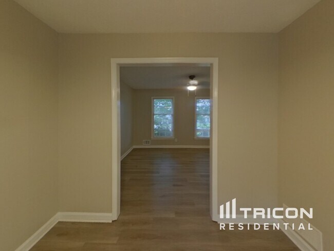 Building Photo - 2561 Falcon Ridge Dr SW
