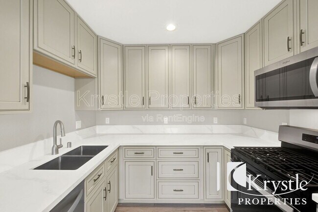 Building Photo - 1007 Maple Ave