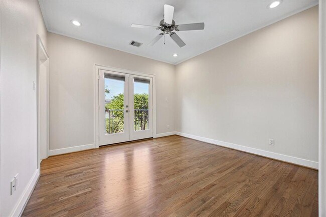 Building Photo - 5453 Hidalgo St