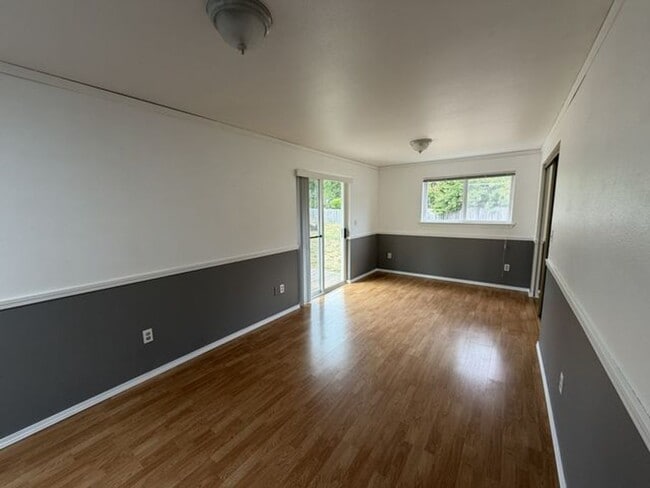 Building Photo - Spacious Rambler for Lease