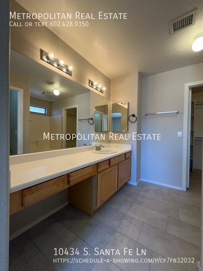Building Photo - 10434 S Santa Fe Ln