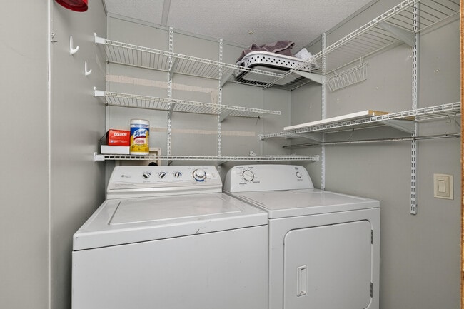 Building Photo - 9166 Porter Rd