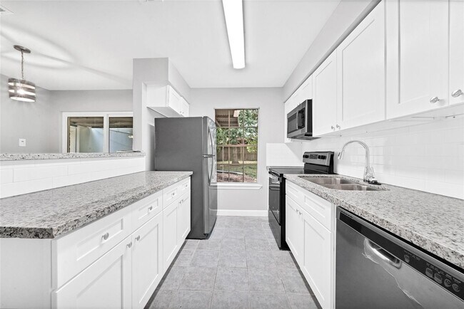 Building Photo - 18035 Rolling Creek Dr