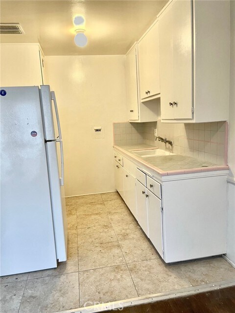 Building Photo - 1433 N Bronson Ave