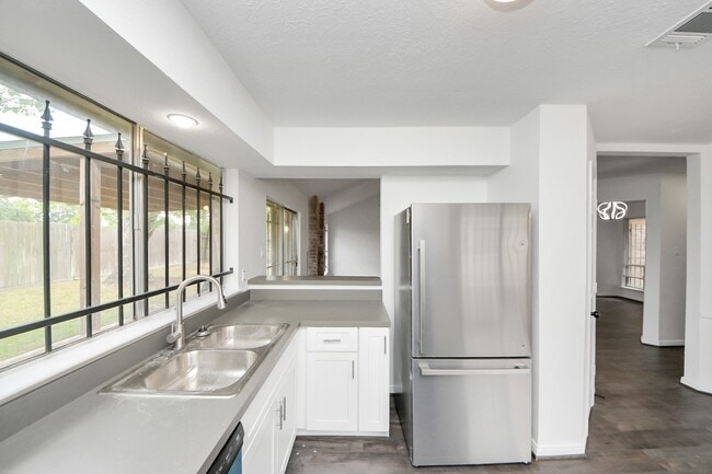 Building Photo - 1207 Park Knoll Ln