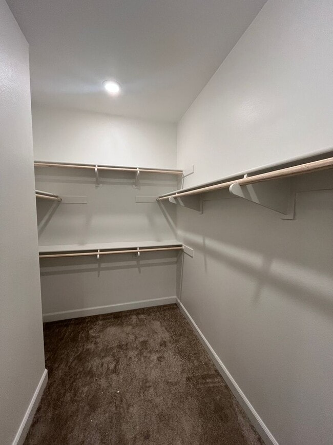 Building Photo - Welcome to modern living in the sought-after Rancho Peñasquitos neighborhood!