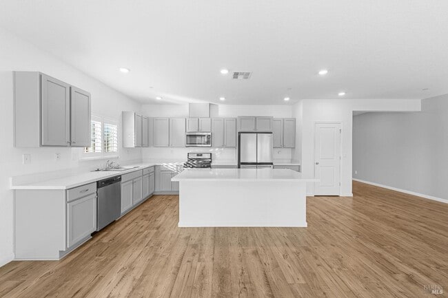 Building Photo - 655 Honey Bee Rd