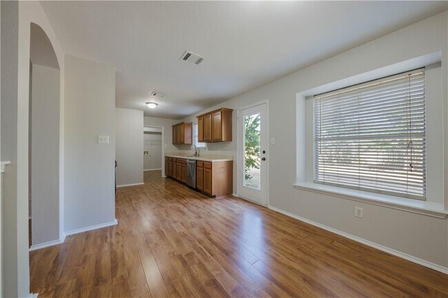 Building Photo - 2905 Rainy River Dr