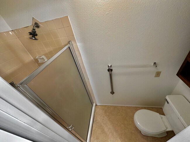 Building Photo - 4BR | 3BA Spacious House with Large Backyard