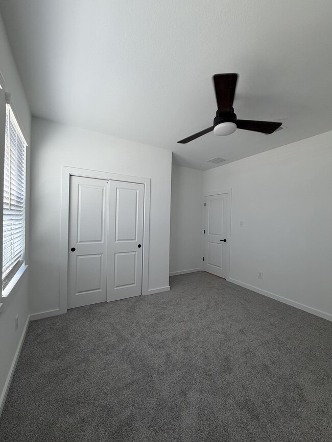 Building Photo - 4819 Legends Bay Dr