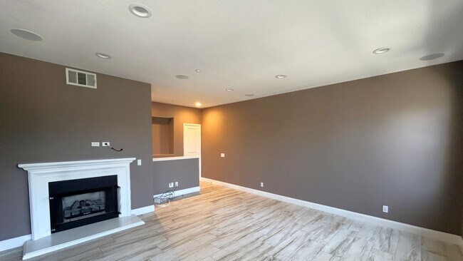 Building Photo - 133 Chantilly