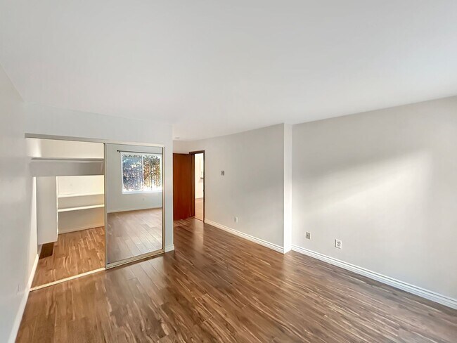 Building Photo - Amazing 2BR/2BA in the heart of UTC! Parki...