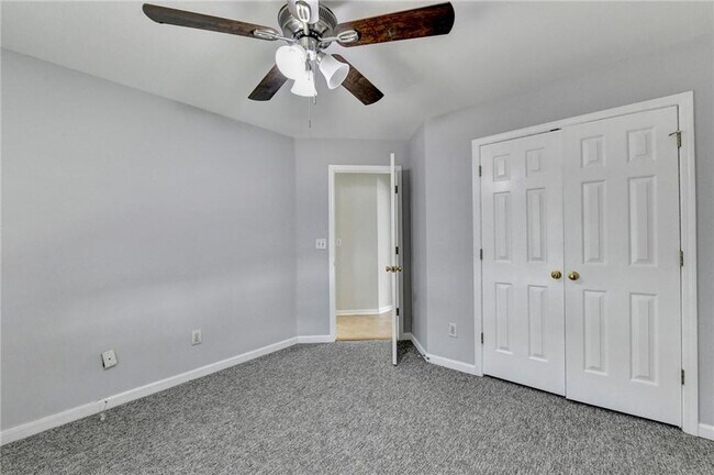 Building Photo - 2835 Crestmont Ct