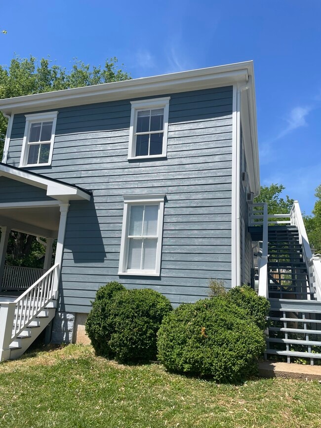 Building Photo - 213 Douglas Ave