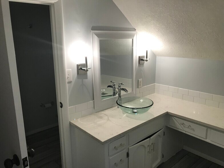 Building Photo - 5214 Cedar St