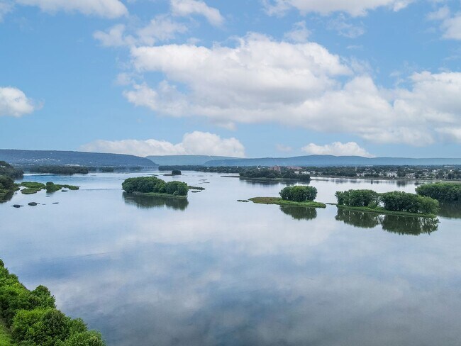 Building Photo - 608 N Front St