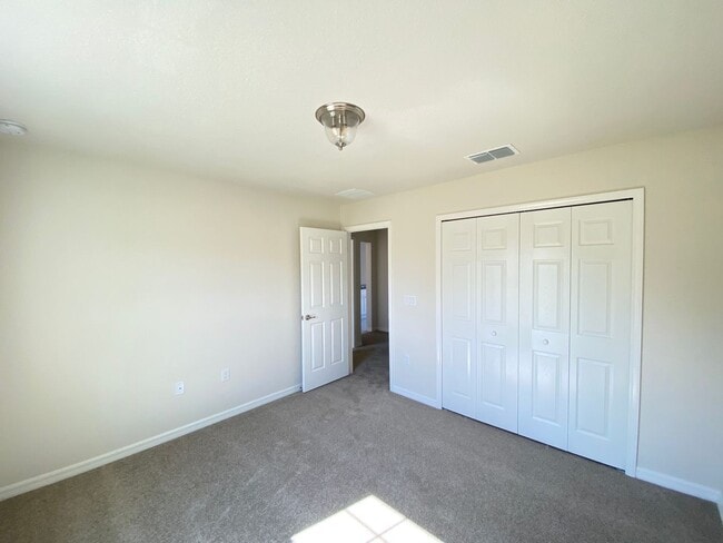 Building Photo - Desirable Marion Oaks Neighborhood 4/2/2 *WON'T LAST*