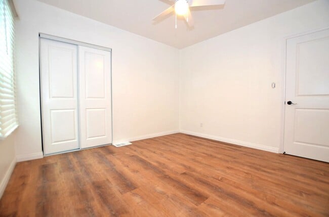 Building Photo - 4Bedroom 3.5 Bathrooms single family home
