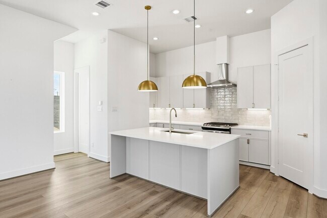 Building Photo - 3830 Wilmer St