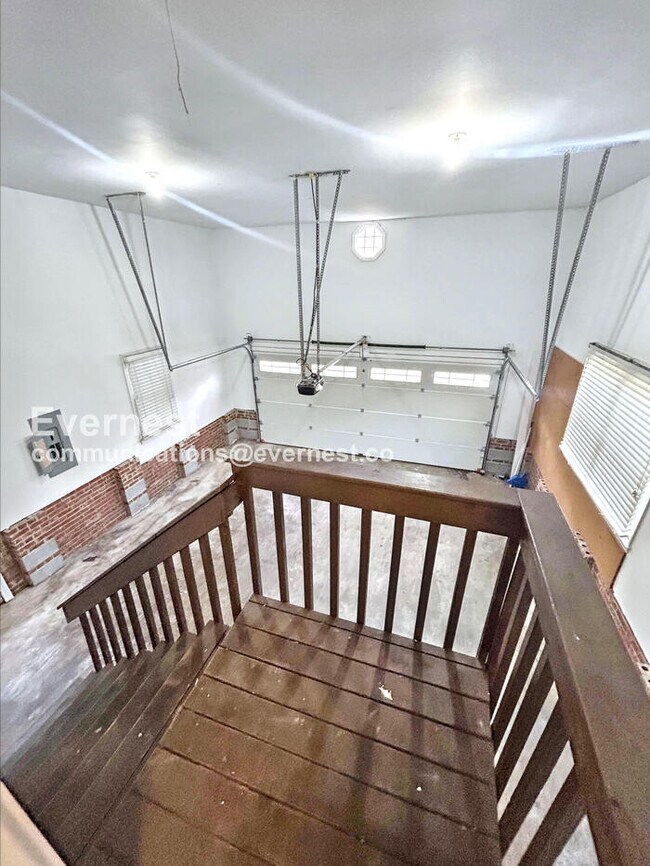 Building Photo - 3501 Shaker Dr