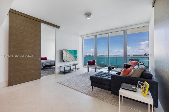 Building Photo - 1331 Brickell Bay Dr