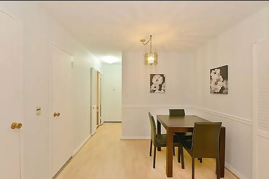 Building Photo - 330 E 49th St