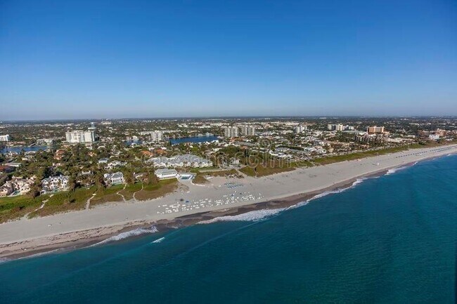 Building Photo - 110 SE 2nd St