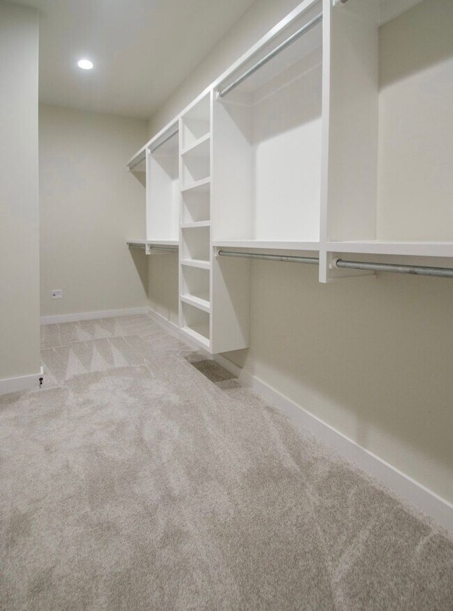 Building Photo - Gorgeous Newer Construction 4 Bedroom Home In The Highly Desirable Chisholm Ranch Subdivision!