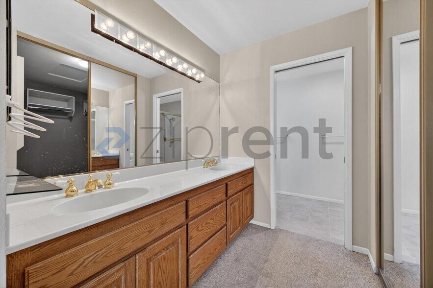 Building Photo - 1665 Hawk Ridge Pl