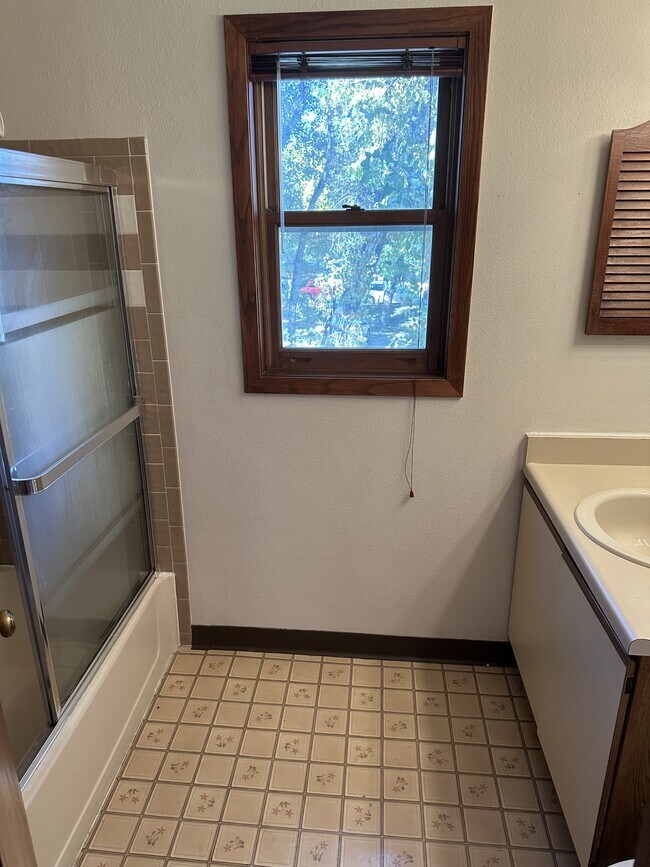 Building Photo - 2960 Shadow Creek Dr